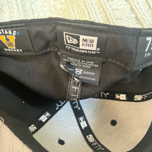 Los Angeles Kings Fitted Cap 7 1/4 - Picture 2 of 2